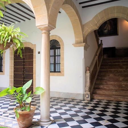 Gatu Premium Apartamento Palacio Oneto Con Jardin Privado " Preferente Mayores De 25 Anos Y Familias " El Puerto de Santa Maria Exterior photo
