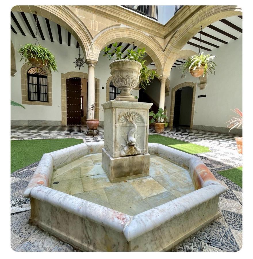 Gatu Premium Apartamento Palacio Oneto Con Jardin Privado " Preferente Mayores De 25 Anos Y Familias " El Puerto de Santa Maria Exterior photo