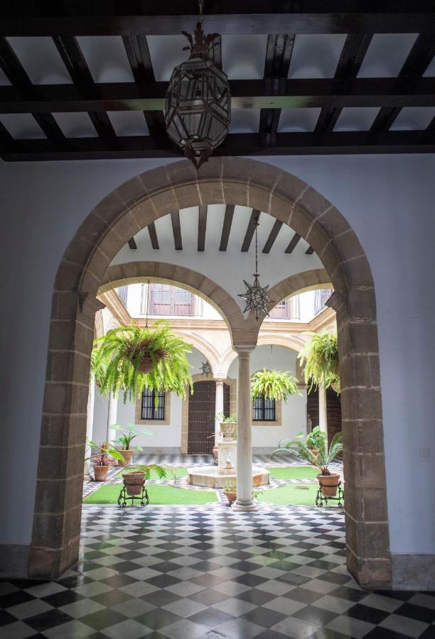 Gatu Premium Apartamento Palacio Oneto Con Jardin Privado " Preferente Mayores De 25 Anos Y Familias " El Puerto de Santa Maria Exterior photo