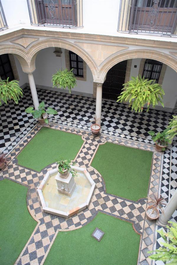 Gatu Premium Apartamento Palacio Oneto Con Jardin Privado " Preferente Mayores De 25 Anos Y Familias " El Puerto de Santa Maria Exterior photo