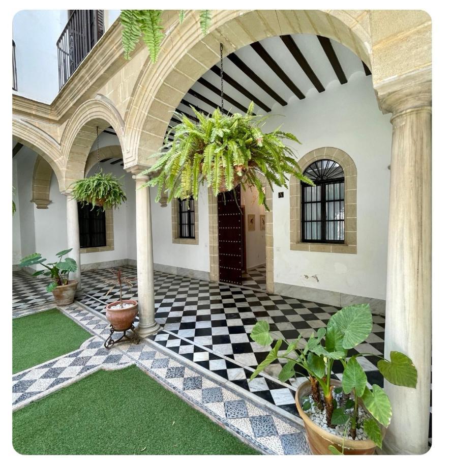 Gatu Premium Apartamento Palacio Oneto Con Jardin Privado " Preferente Mayores De 25 Anos Y Familias " El Puerto de Santa Maria Exterior photo