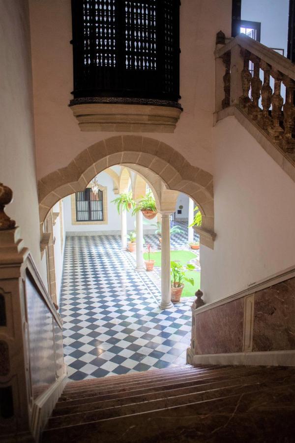Gatu Premium Apartamento Palacio Oneto Con Jardin Privado " Preferente Mayores De 25 Anos Y Familias " El Puerto de Santa Maria Exterior photo