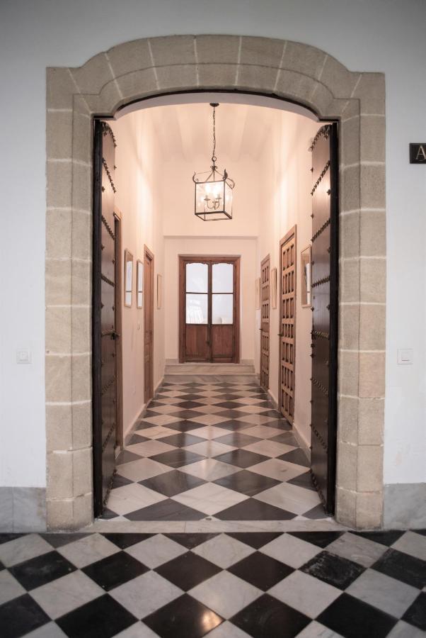Gatu Premium Apartamento Palacio Oneto Con Jardin Privado " Preferente Mayores De 25 Anos Y Familias " El Puerto de Santa Maria Exterior photo