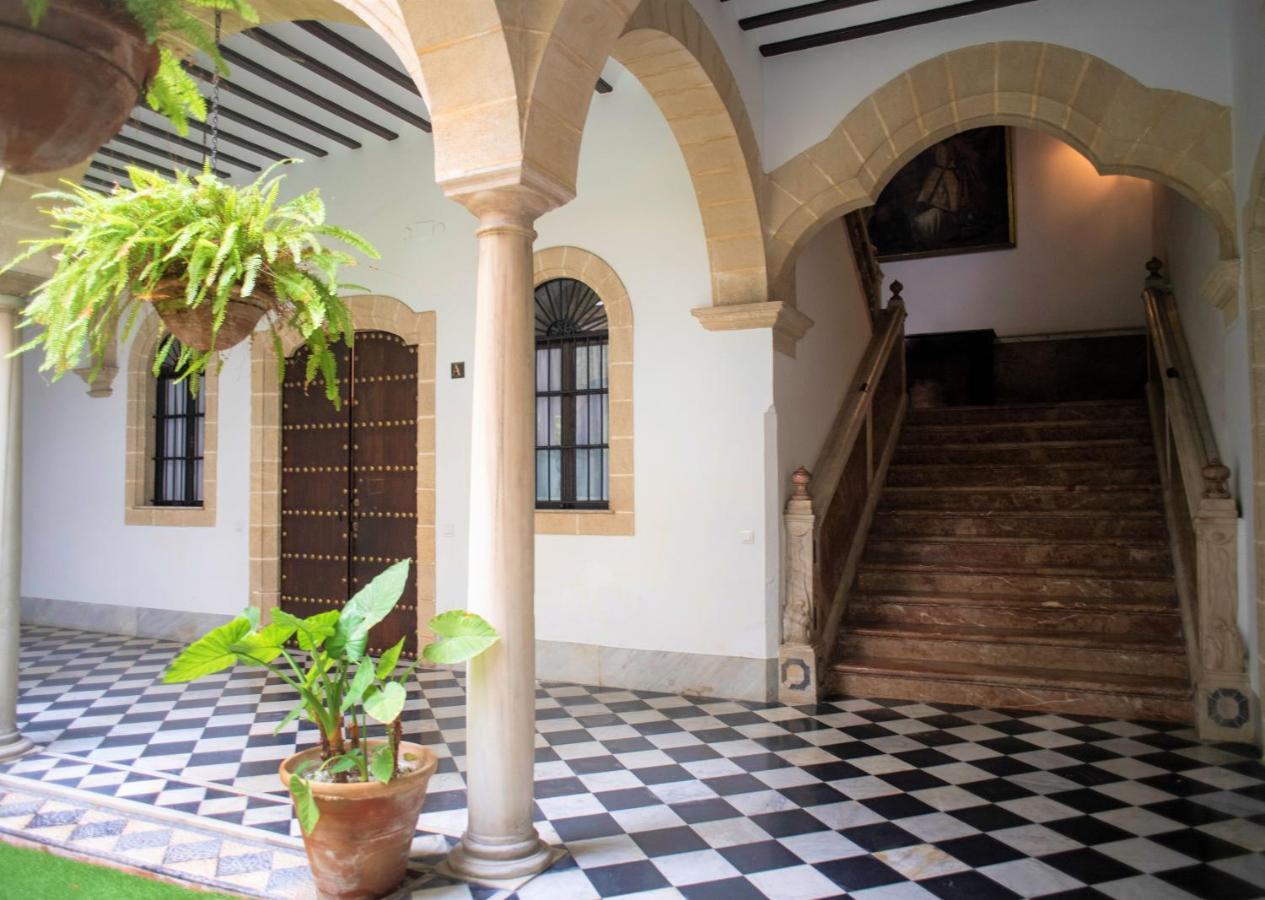Gatu Premium Apartamento Palacio Oneto Con Jardin Privado " Preferente Mayores De 25 Anos Y Familias " El Puerto de Santa Maria Exterior photo
